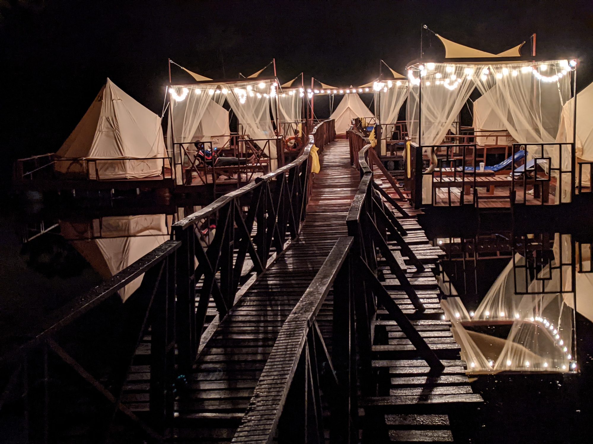 Parabello active on-water glamping